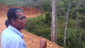 Seu Valdenor é dono de uma área de 6 hectares (Foto: Pedro Vilas Boas)